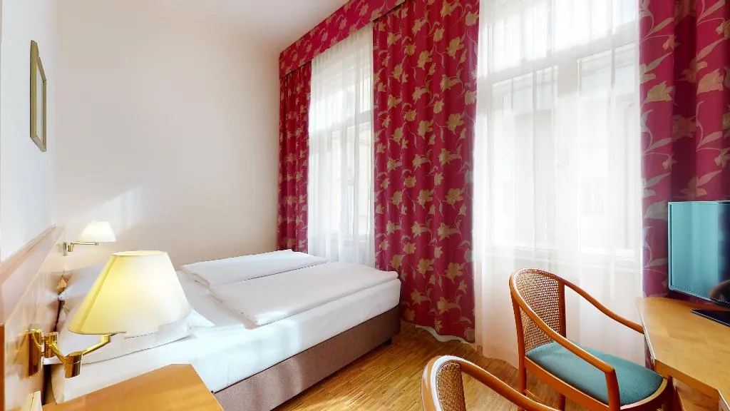 DOUBLE BASIC Room, Hotel Post, Vienna