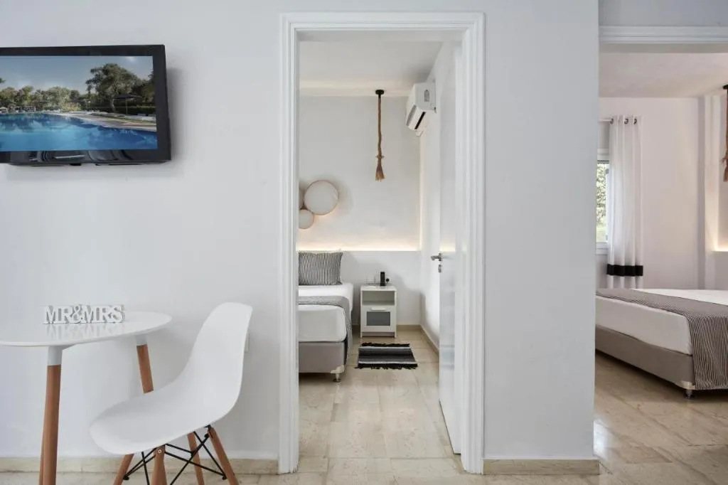 SUITE TWO BEDROOMS WITH PRIVATE POOL Room, Mr & Mrs White Corfu, Corfu