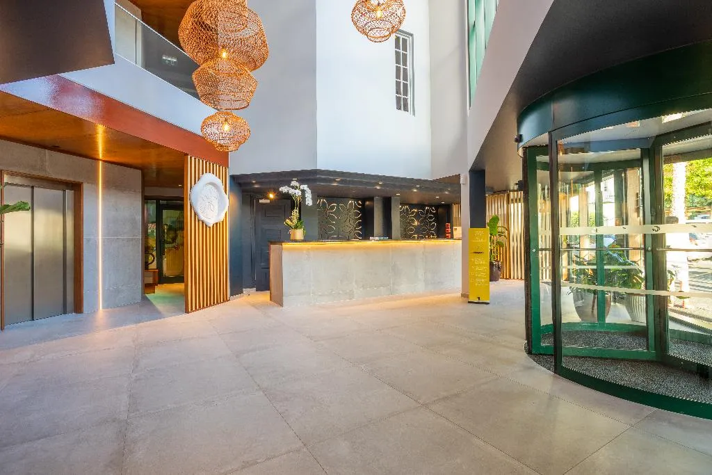 Lobby, Sentido Galosol, Madeira
