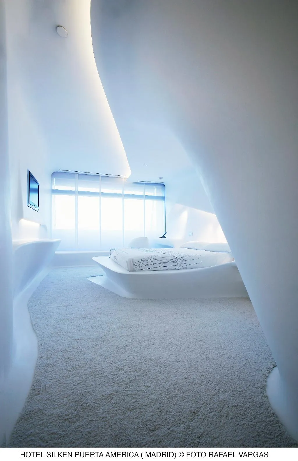 DOUBLE DELUXE SUPERIOR Room, Puerta America Madrid, Madrid