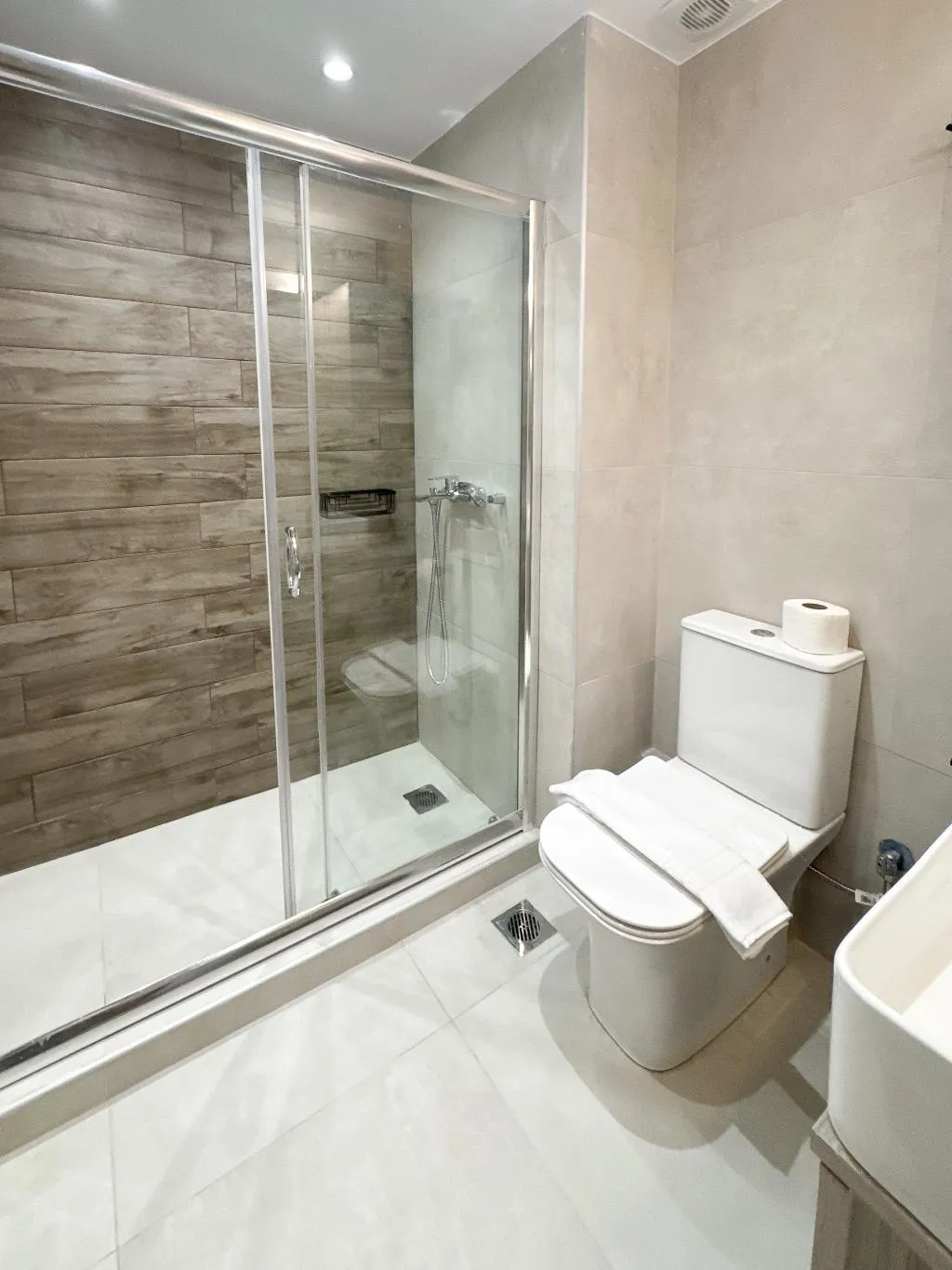 APARTMENT SUPERIOR WITH BALCONY Room, Noon Smart Residences, Athens