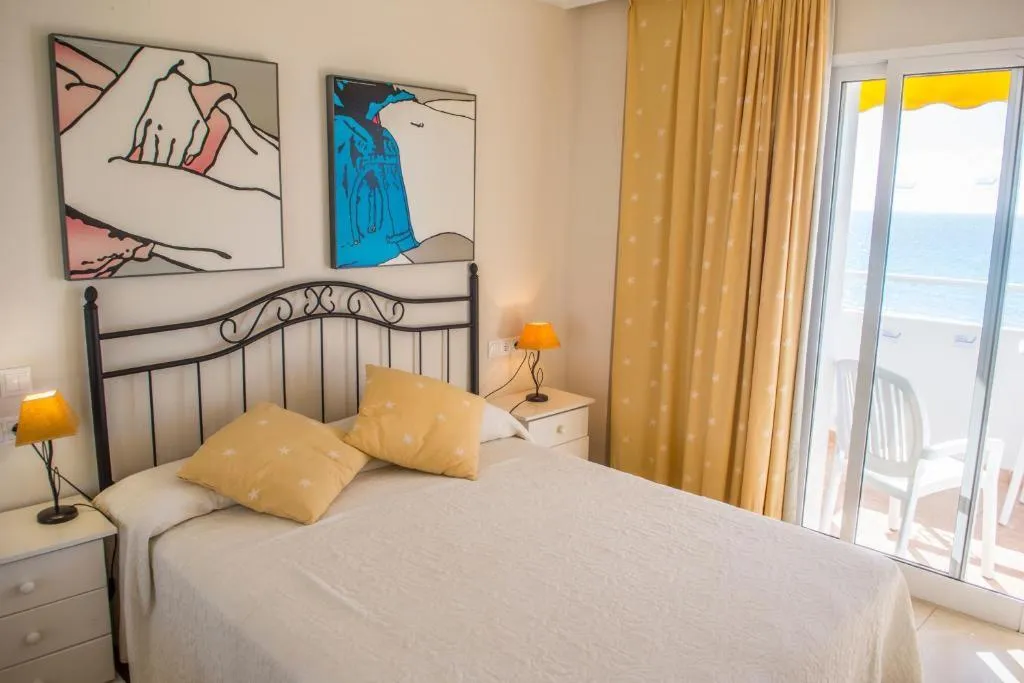 APARTMENT CAPACITY 6 TWO BEDROOMS Room, Hamilton Court, Menorca