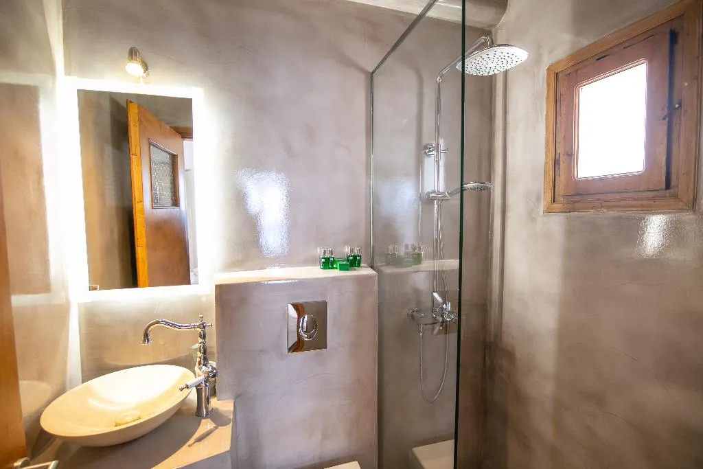 DOUBLE WITH VIEWS Room, Stelios Rooms Golden View, Santorini