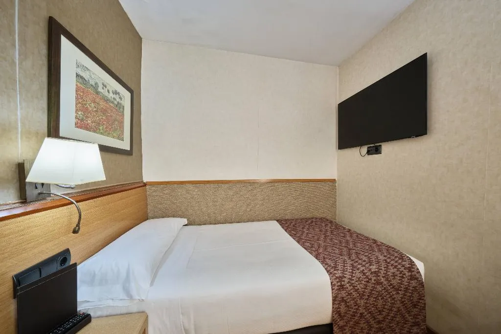 SINGLE STANDARD Room, Catalonia Park Güell, Barcelona