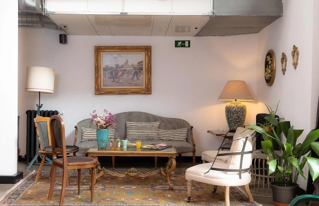Room, Lanave, Madrid