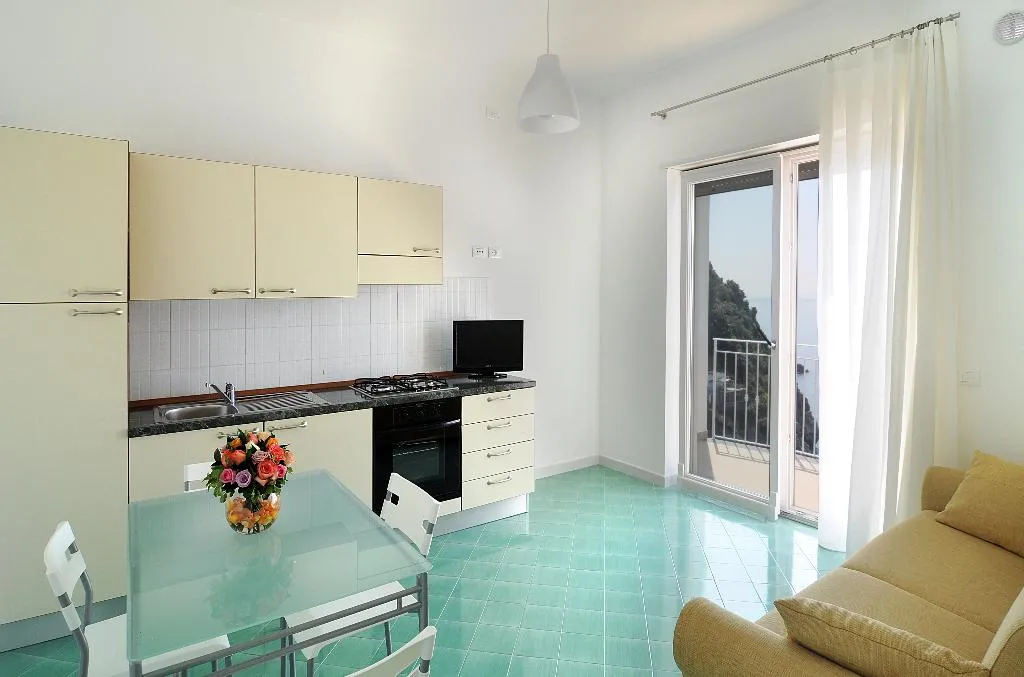 APARTMENT SEA VIEW CAPACITY 2 Room, Residence Due Torri, Naples