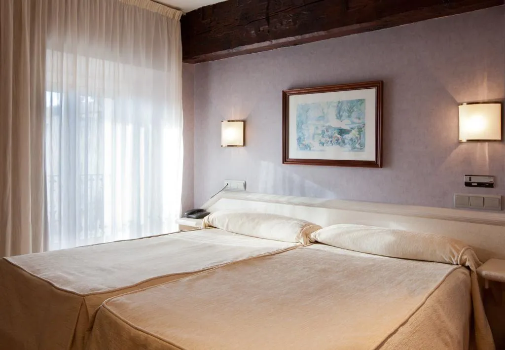 Double or Twin STANDARD Room, Hotel Sant Agusti, Barcelona