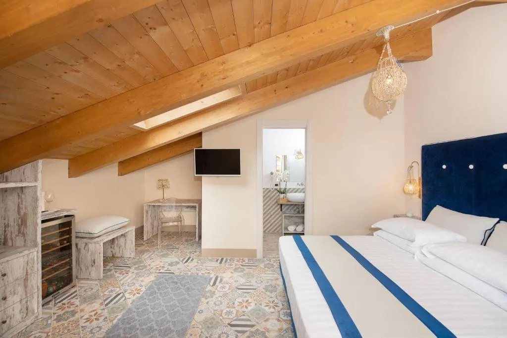 Room, Don Giulio Luxury Rooms, Naples
