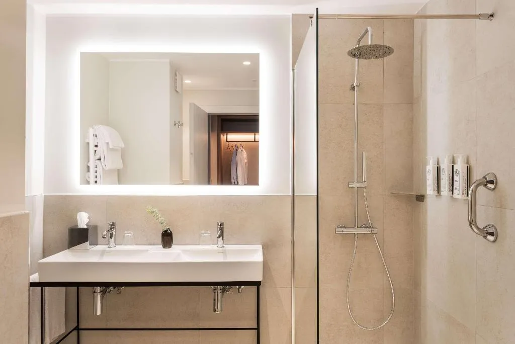 JUNIOR SUITE KING SIZE BED Room, Ambasciatori Hotel Venice Mestre, Tapestry Collec, Venice
