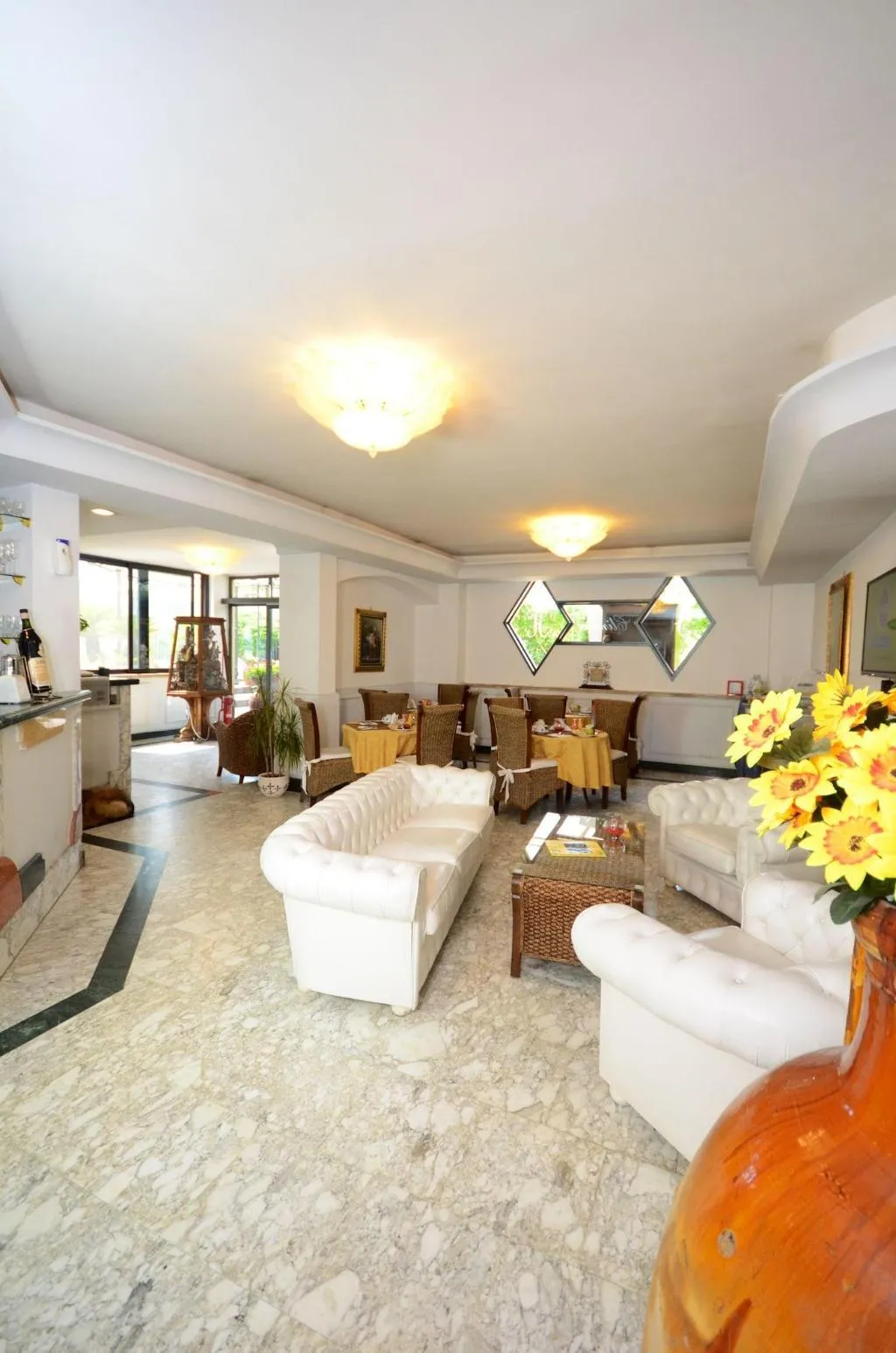 Sports and Entertainment, Hotel Clinton, Naples