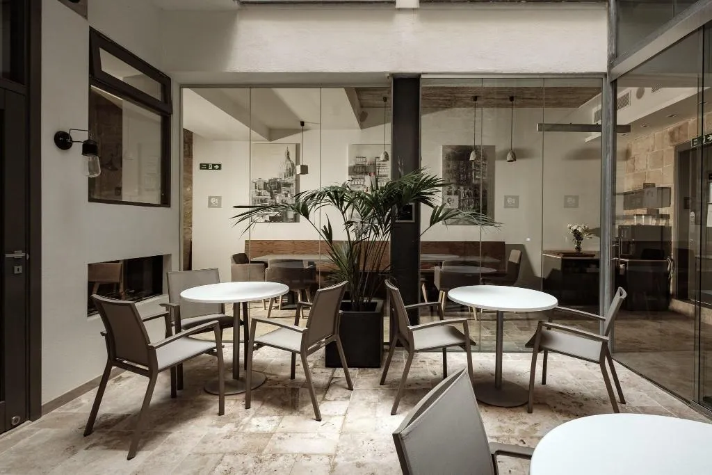 Restaurant, 19 Rooms, Malta