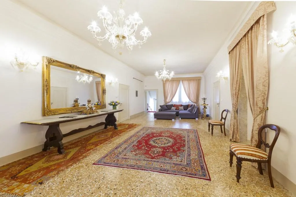 Lobby, Palazzetto Pisani, Venice