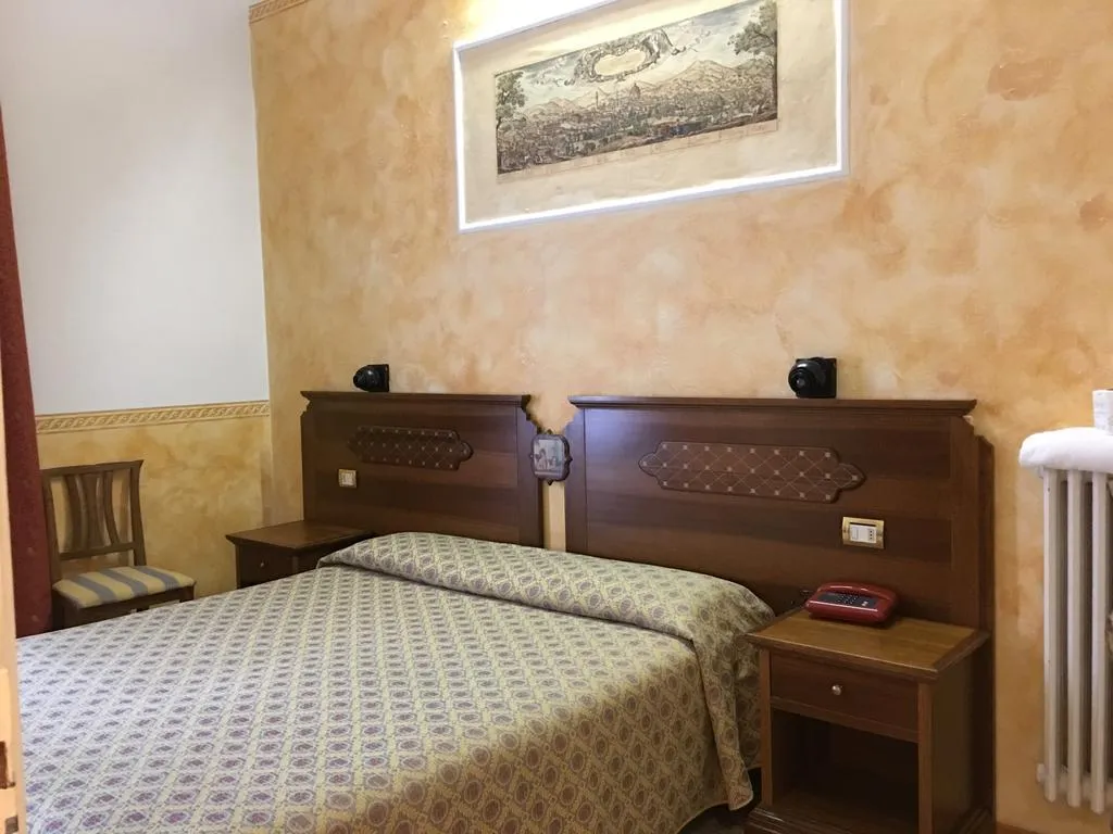 DOUBLE SINGLE USE STANDARD Room, Olimpia, Florence
