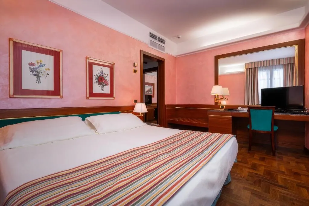 SUITE CAPACITY 2 Room, Hotel Crivi's, Milan