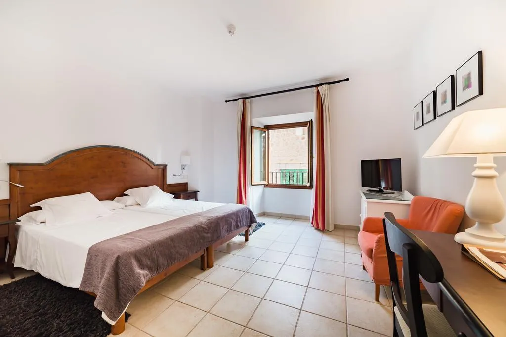 Room, Ca'l Bisbe, Majorca