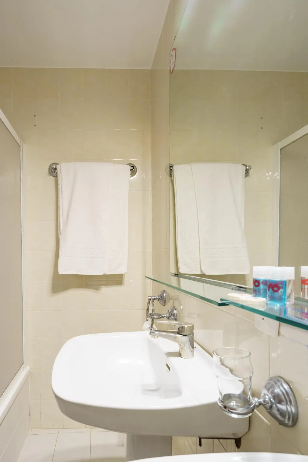TRIPLE SUPERIOR Room, Hotel Las Cumbres, Andalucia