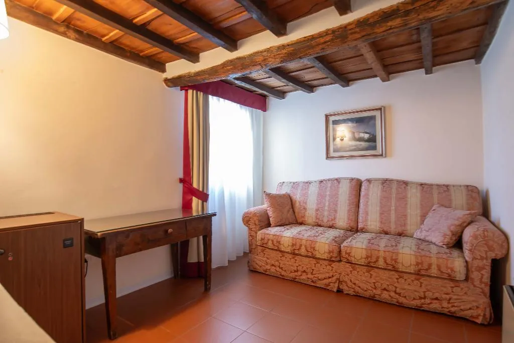 JUNIOR SUITE STANDARD Room, Machiavelli Palace, Florence