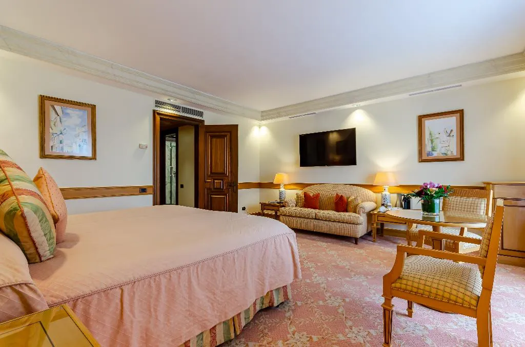 Double or Twin SUPERIOR Room, Olissippo Lapa Palace, Lisbon