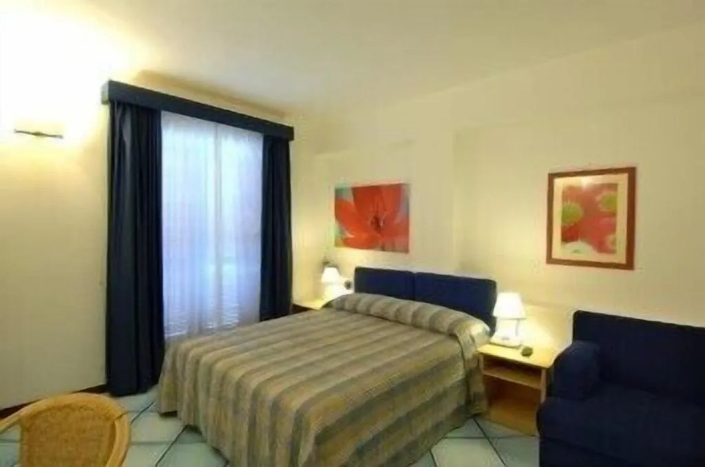 TRIPLE STANDARD Room, Hotel Le Fioriere, Naples