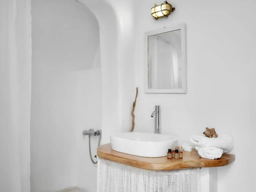 DOUBLE ECONOMY Room, Finikia Memories (ex Finikia's Place), Santorini