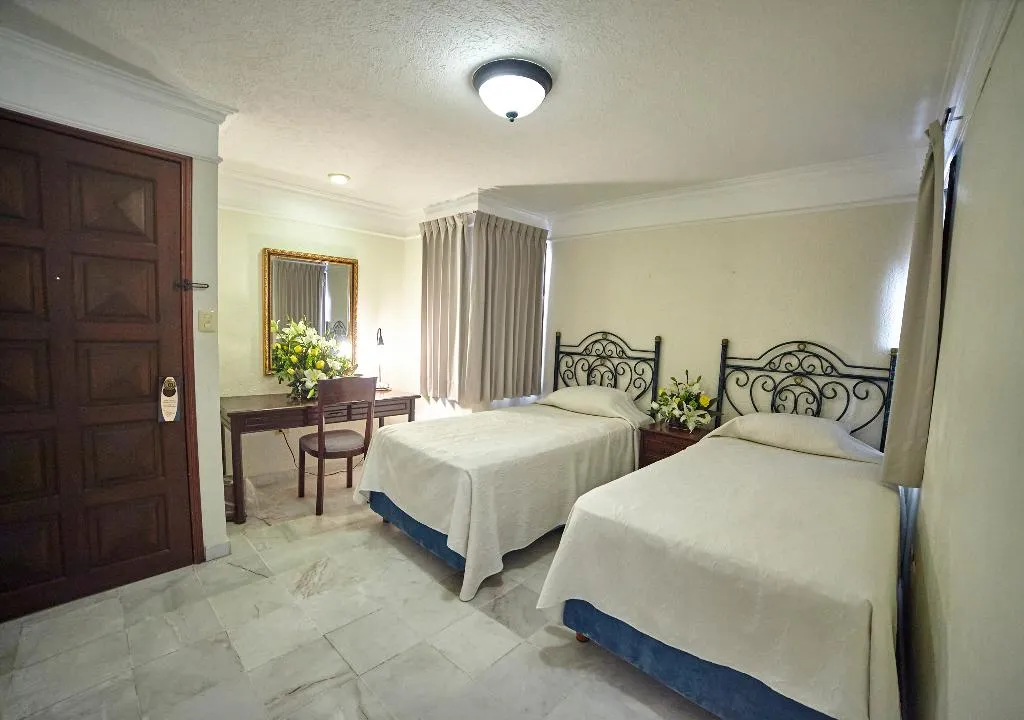 JUNIOR SUITE STANDARD Room, Hotel Francis Drake, Cancun Area