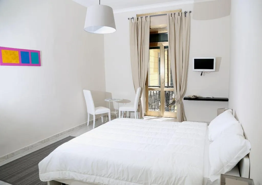 Room, B&B City Center, Naples
