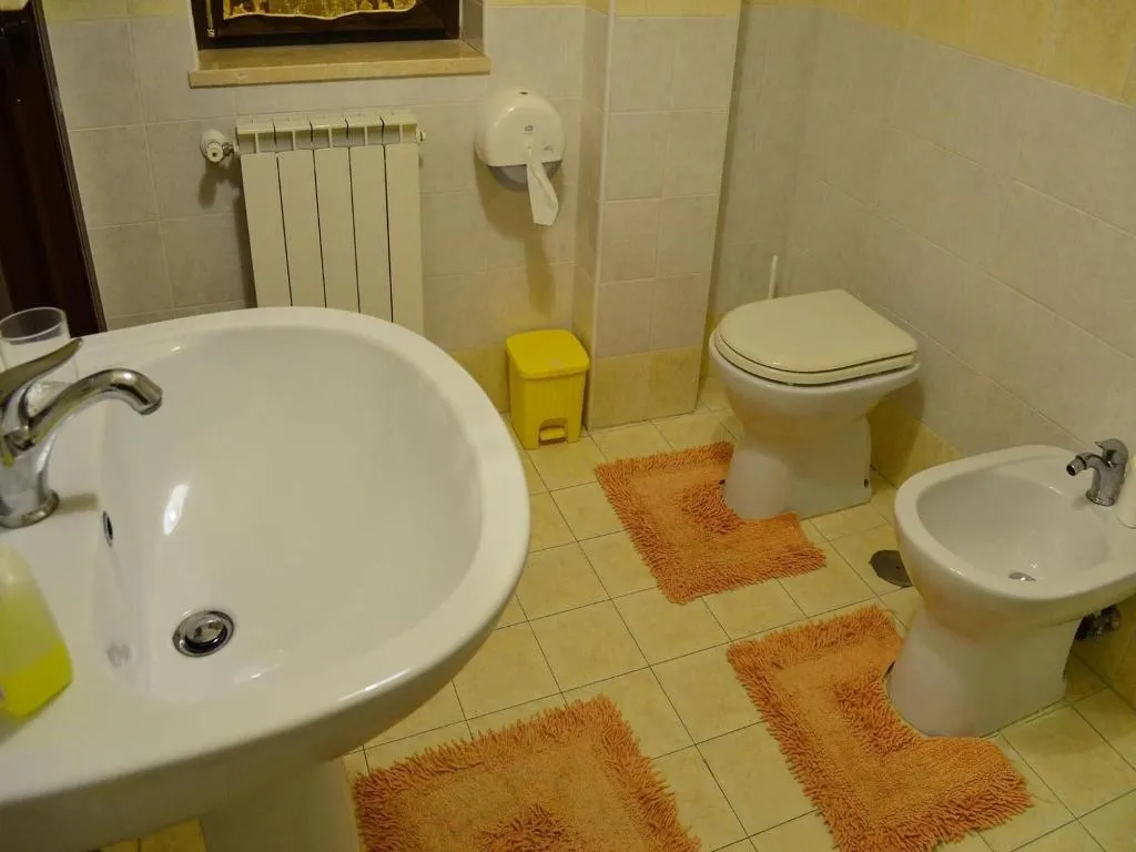 Room, B&B Il Lapillo, Naples