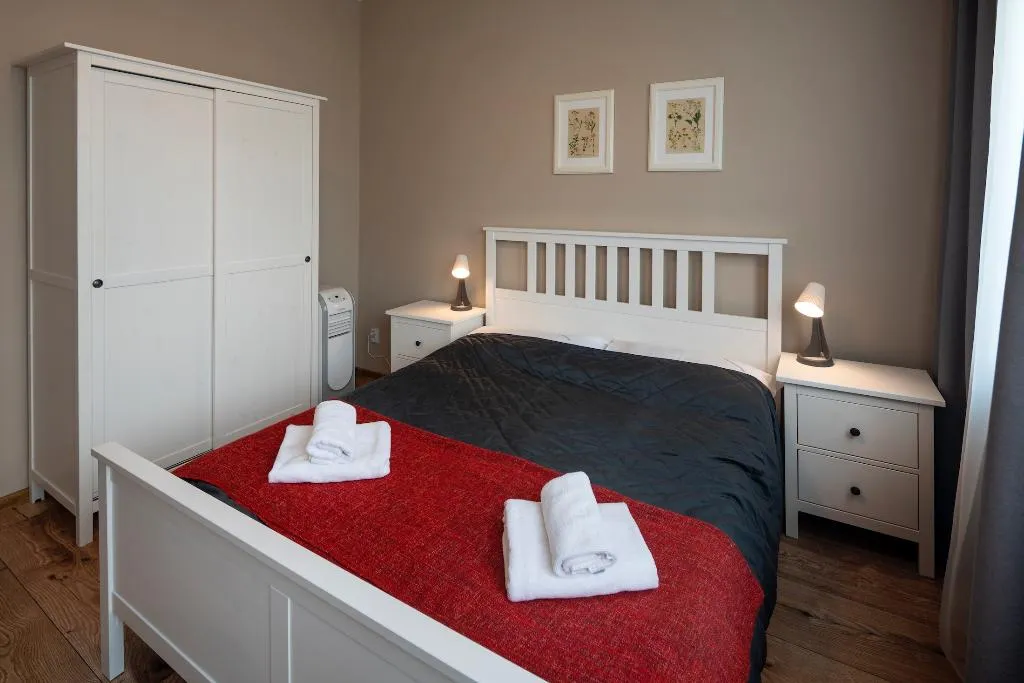 APARTMENT FOUR BEDROOMS TWO BATHROOMS Room, New Town - Apple Apartments, Prague