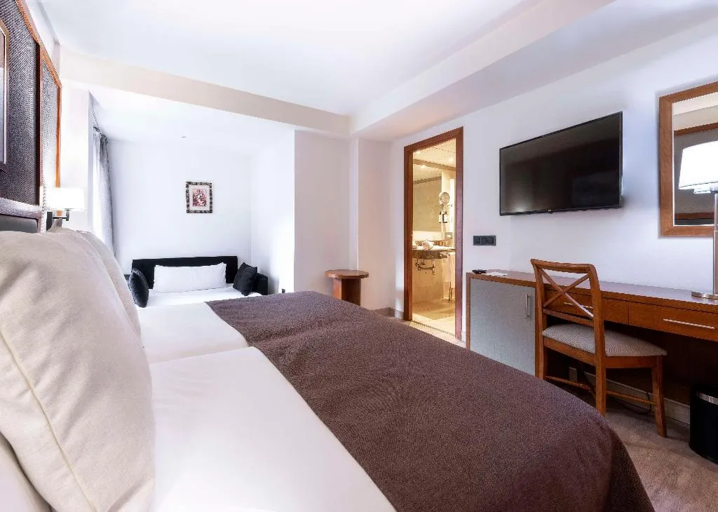 TRIPLE STANDARD Room, Vielha Val d’Arán Affiliated by Melia, Costa Brava