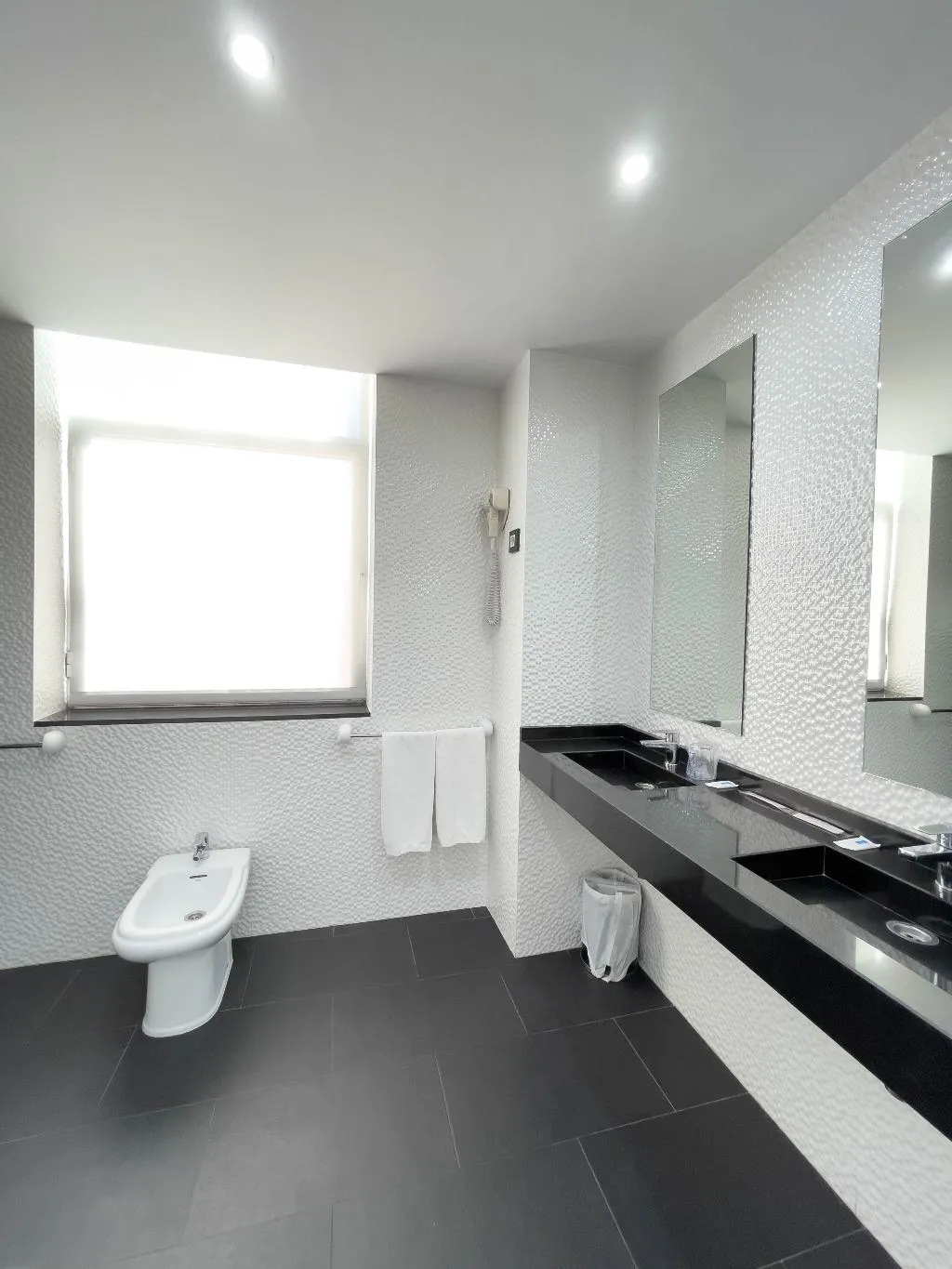 FAMILY ROOM CAPACITY 4 Room, Avenida de España, Madrid