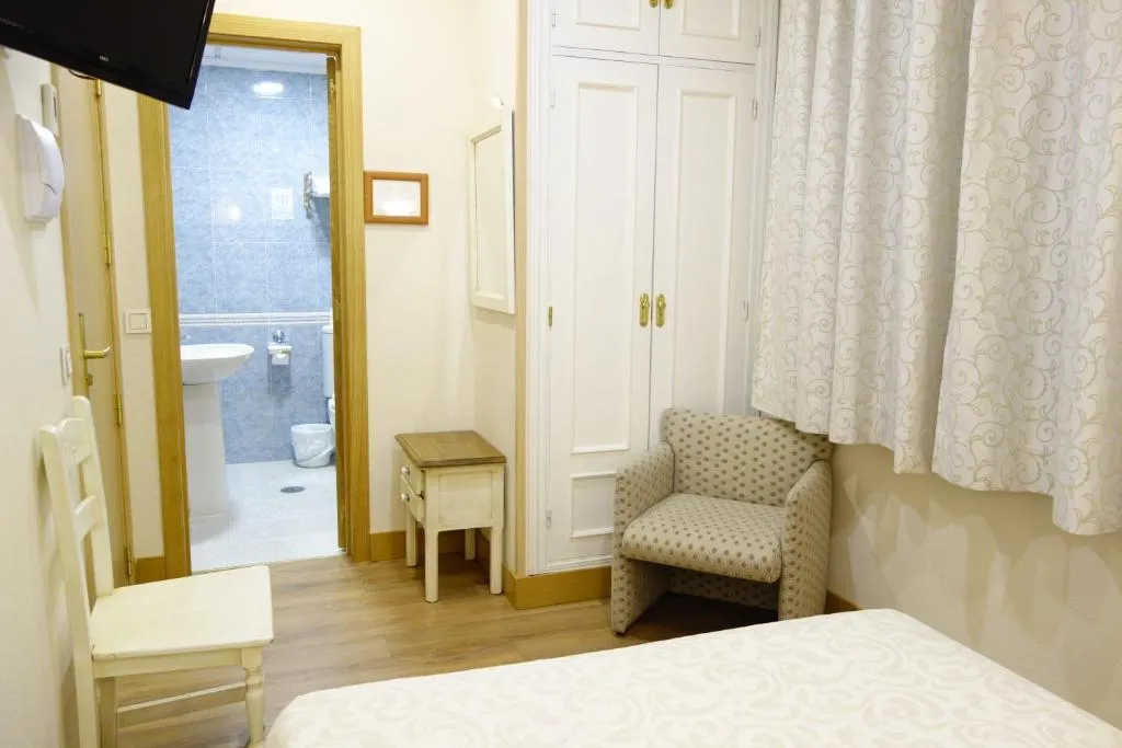 SINGLE STANDARD Room, Hostal Toledo, Madrid