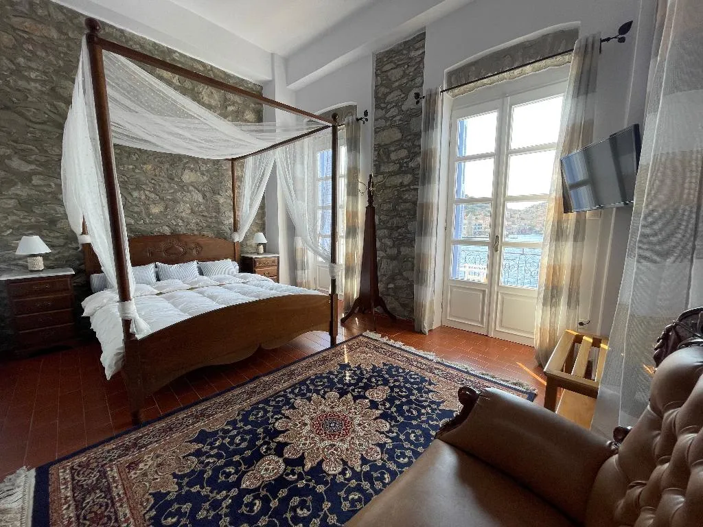 QUADRUPLE TWO DOUBLE BEDS Room, Anamar Symi Residences, Rhodes