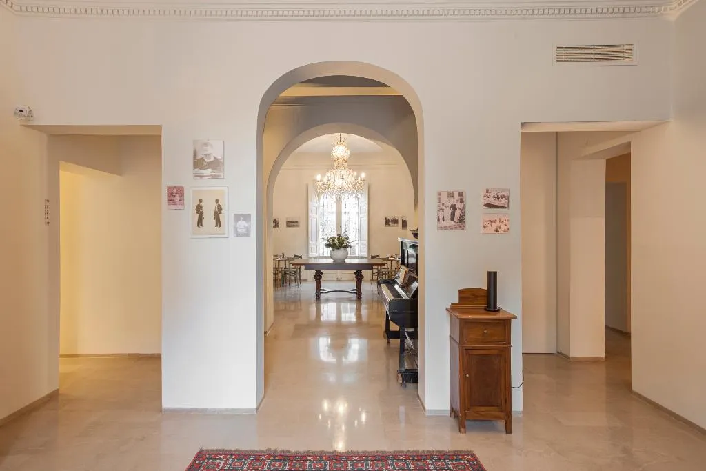 Lobby, Giardini Mon Plaisir, Palermo