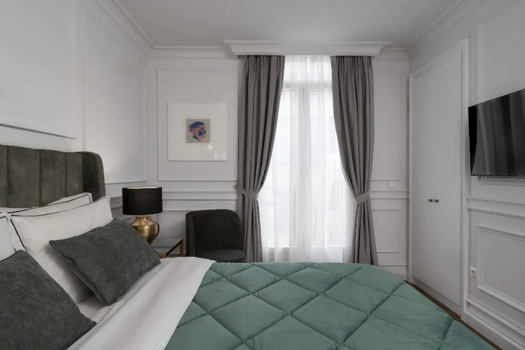 SUITE WITH JACUZZI Room, Praxitelous Luxury Suites, Athens