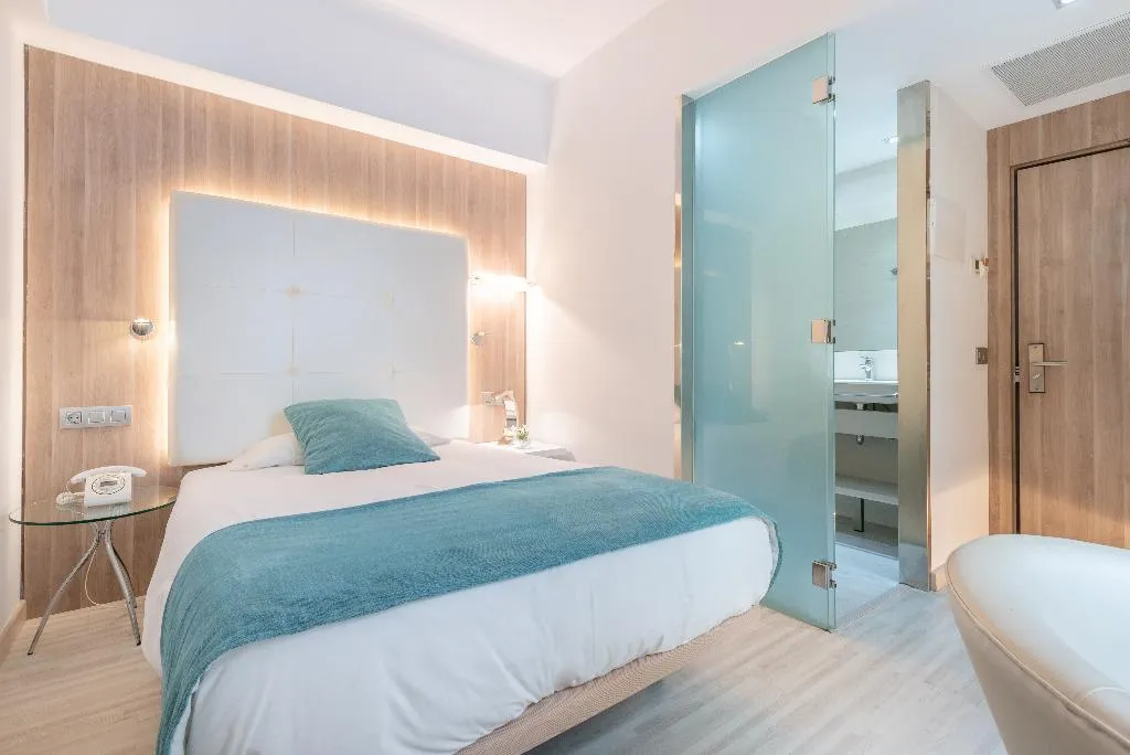 SINGLE STANDARD Room, Kyrat Amarac, Majorca