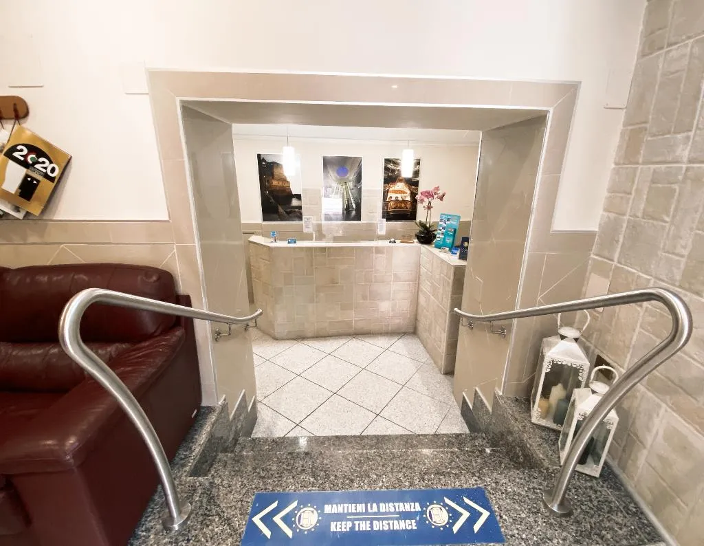 Lobby, Colombo, Naples