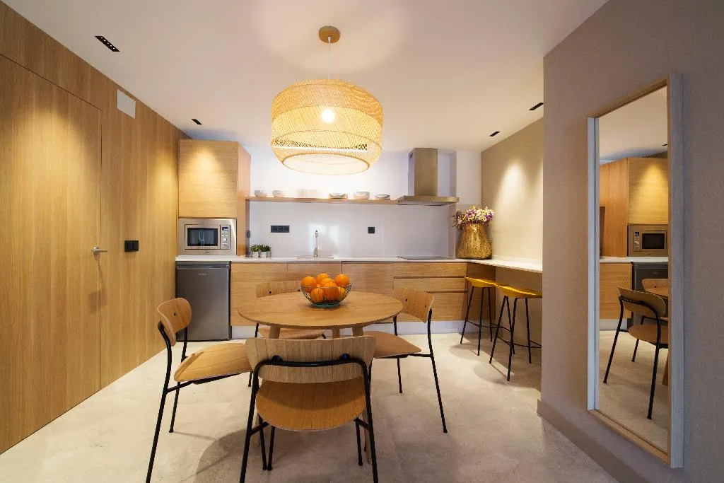 APARTMENT TWO BEDROOMS ONE BATHROOM Room, Zenit Sevilla, Seville