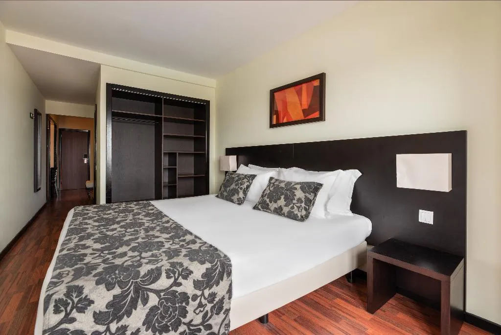 Double or Twin CONNECTING ROOM Room, Dorma Praia Golfe, Porto