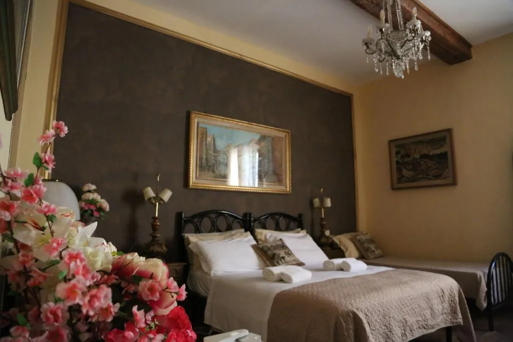 Room, Riverbanks, Florence