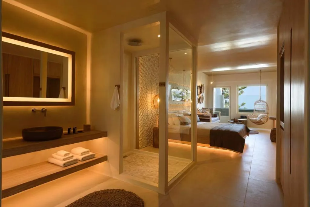SUITE WITH JACUZZI Room, Divelia East Suites, Santorini