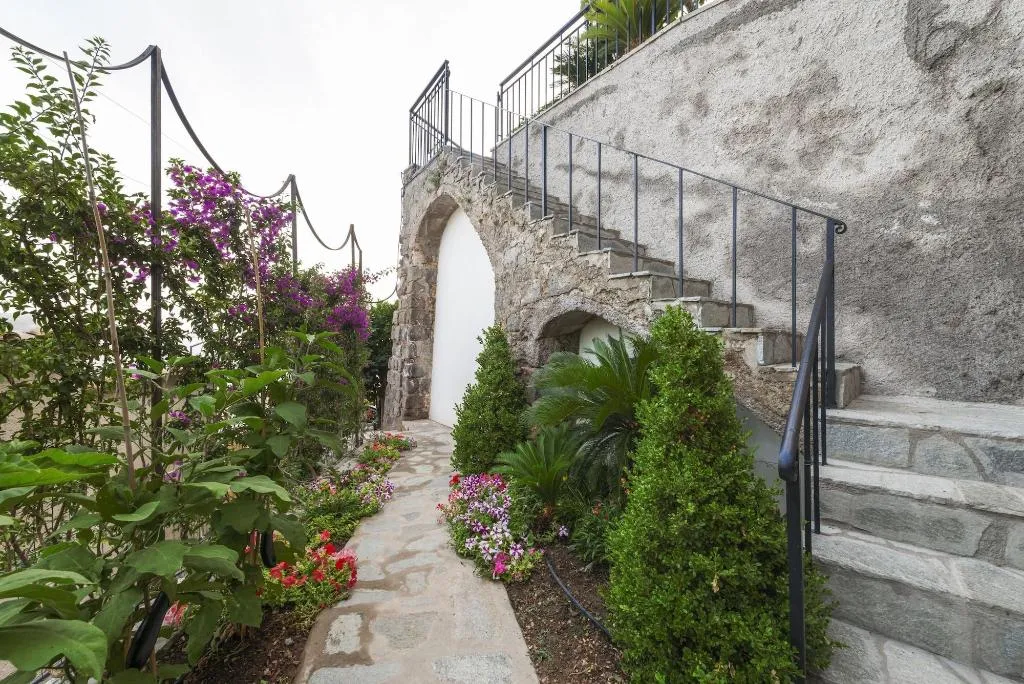 Sports and Entertainment, Villa Magia, Naples
