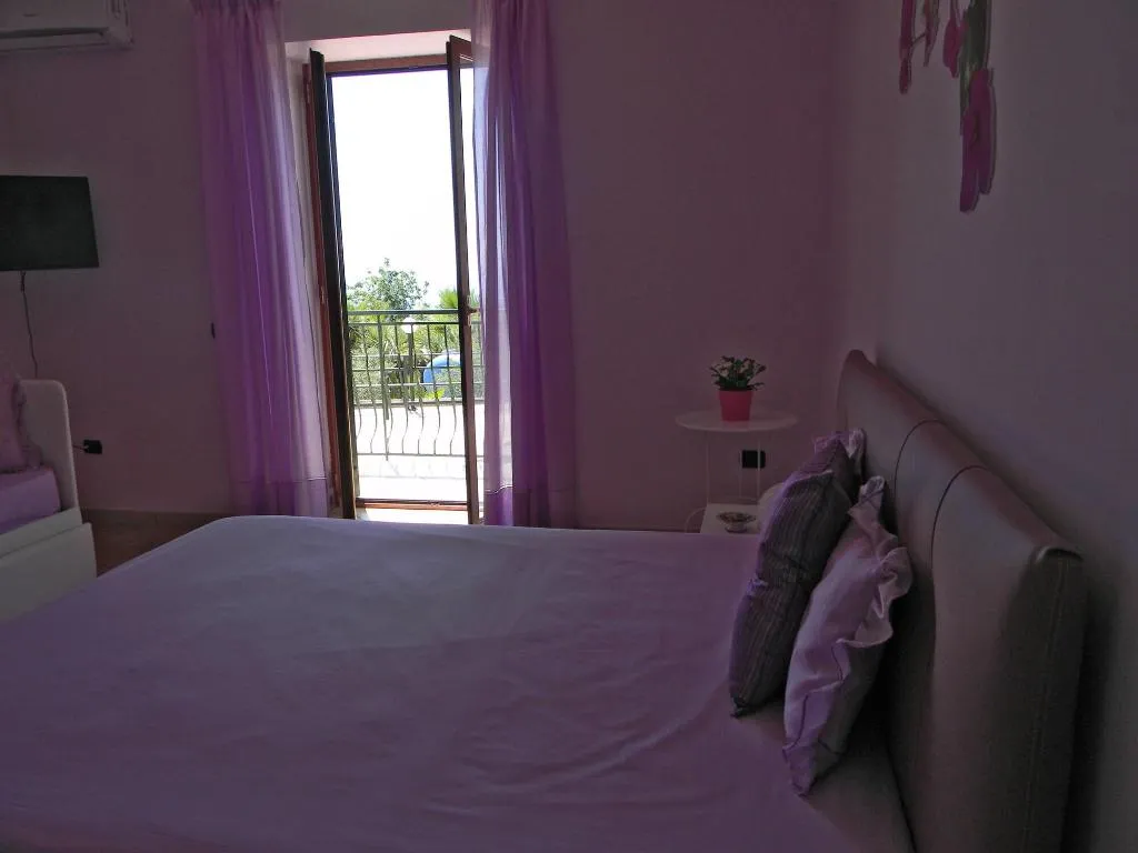 Room, Sanfralù, Naples