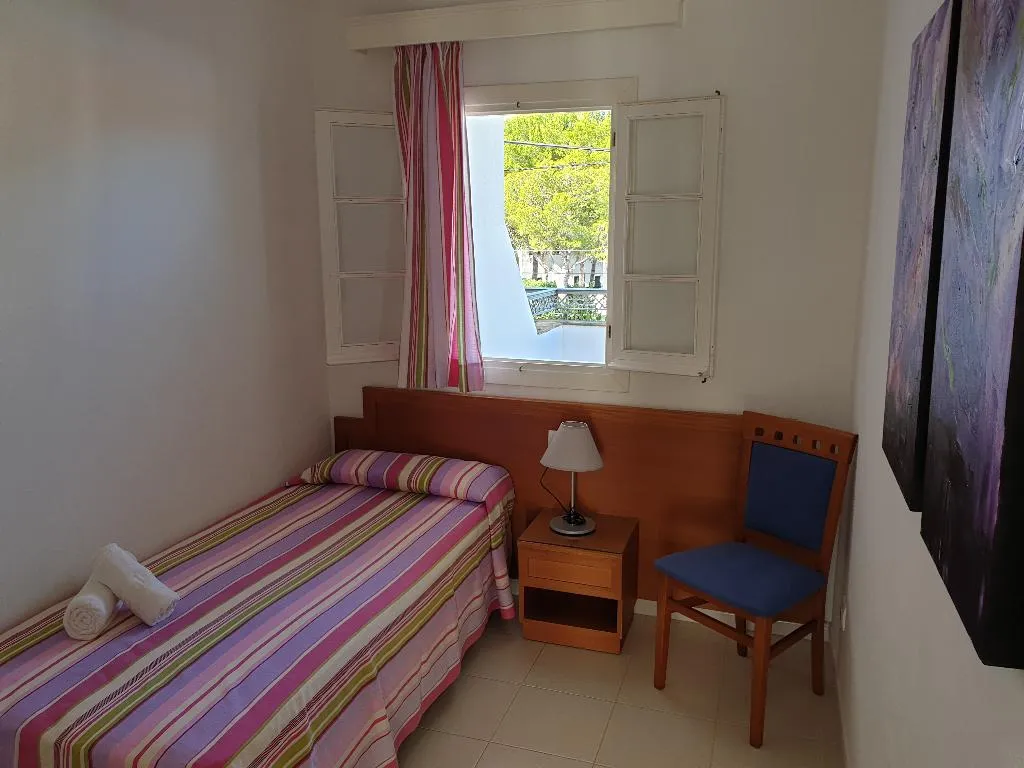 APARTMENT CAPACITY 3 TWO BEDROOMS Room, Piscis, Menorca