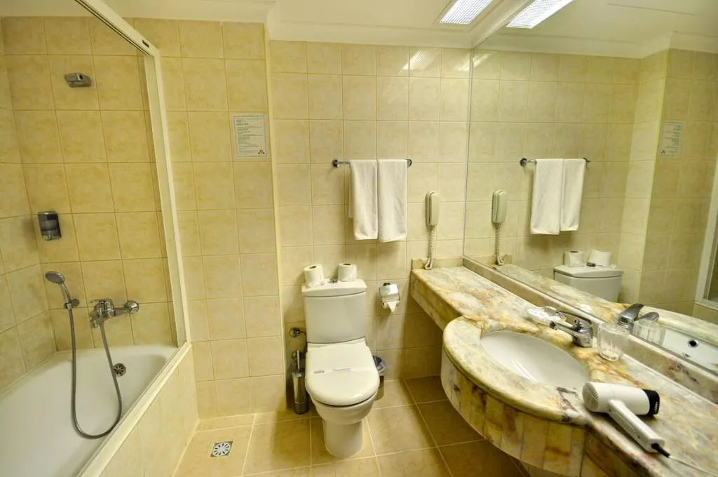 SINGLE POOL VIEW Room, Pine House Hotel, Antalya