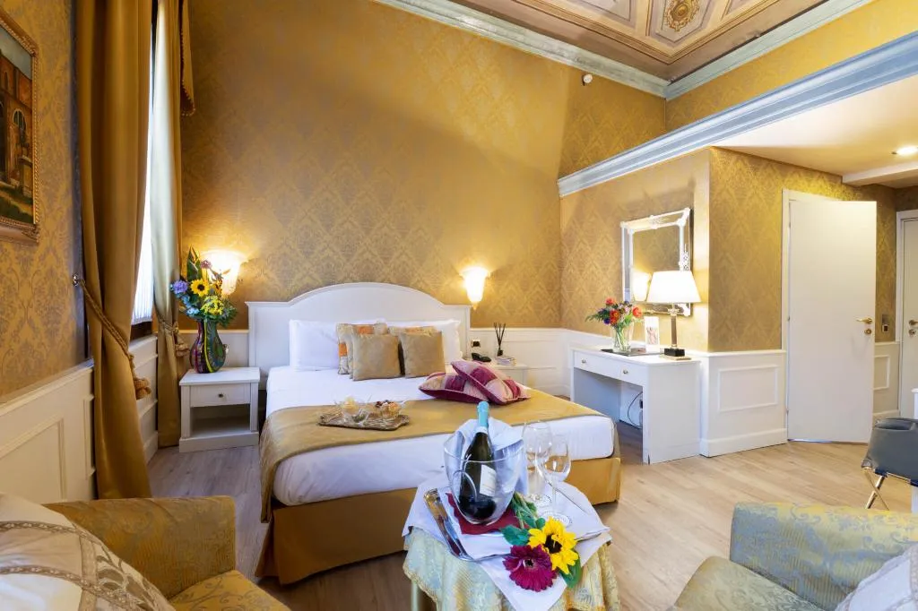 JUNIOR SUITE CANAL VIEW Room, Duodo Palace, Venice