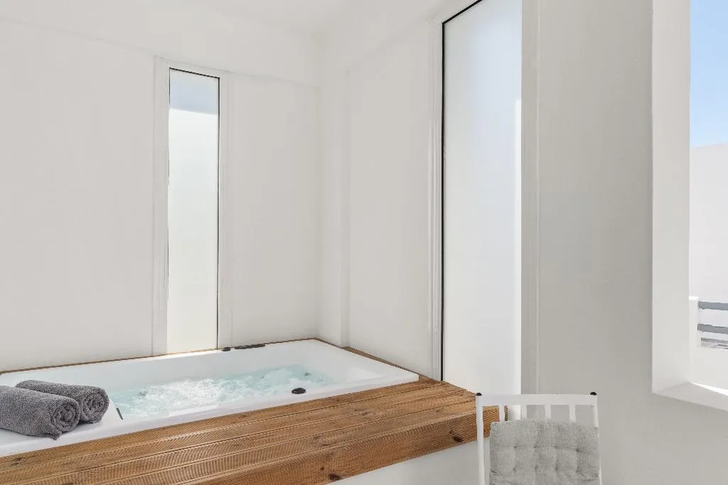 SUITE DELUXE WITH JACUZZI Room, Mr & Mrs White Tinos, Mykonos