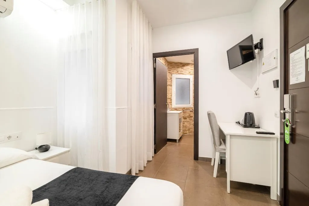 DOUBLE ECONOMY Room, Laramond Barcelona Rooms, Barcelona