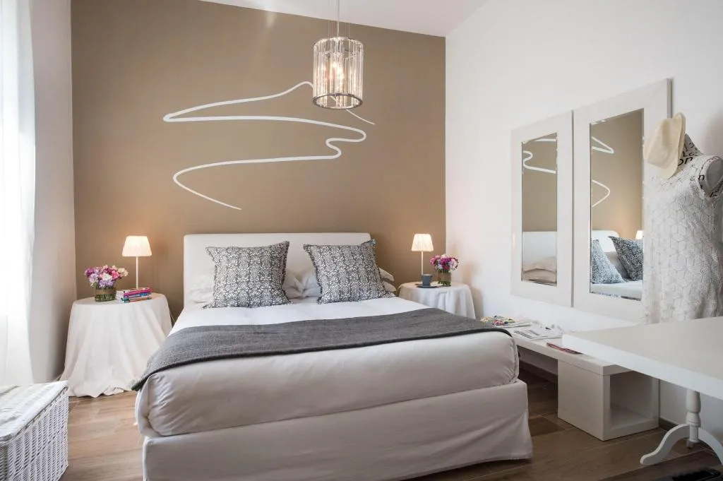 Room, La Maison Des Tout Le Monde, Naples
