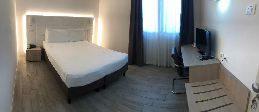Room, Nuova Mestre, Venice