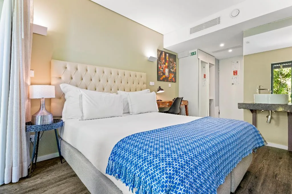 Double or Twin CAPACITY 2 ONE BEDROOM Room, Jardim Da Batalha By Shiadu, Porto